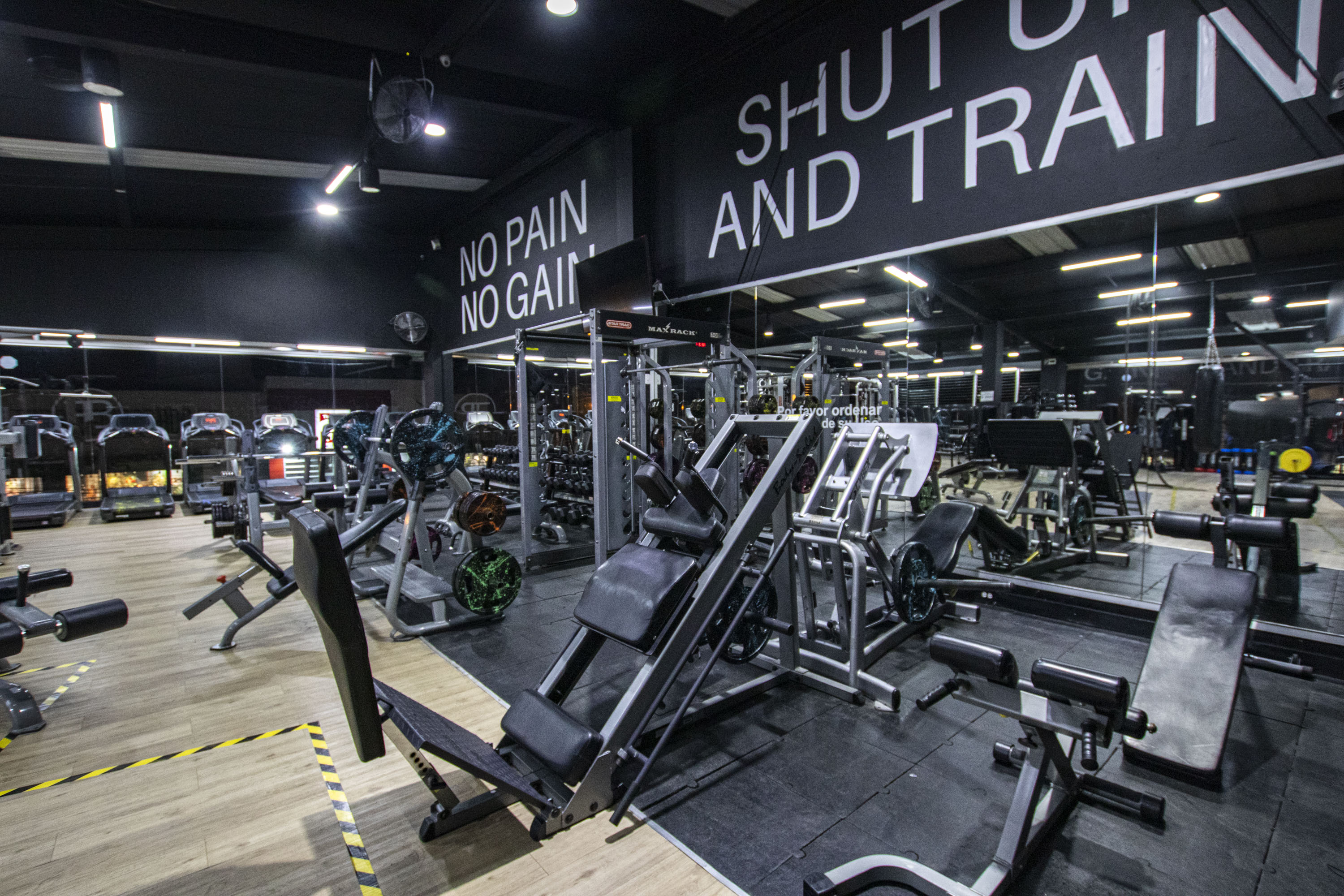 HAZ PARTE DE NUESTRA BLACK FITNESS FAM!