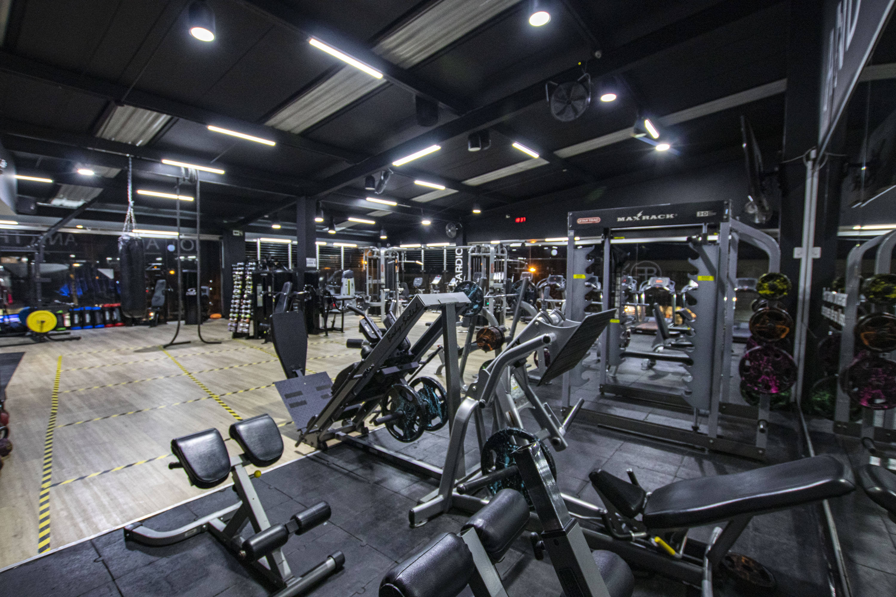 HAZ PARTE DE NUESTRA BLACK FITNESS FAM!