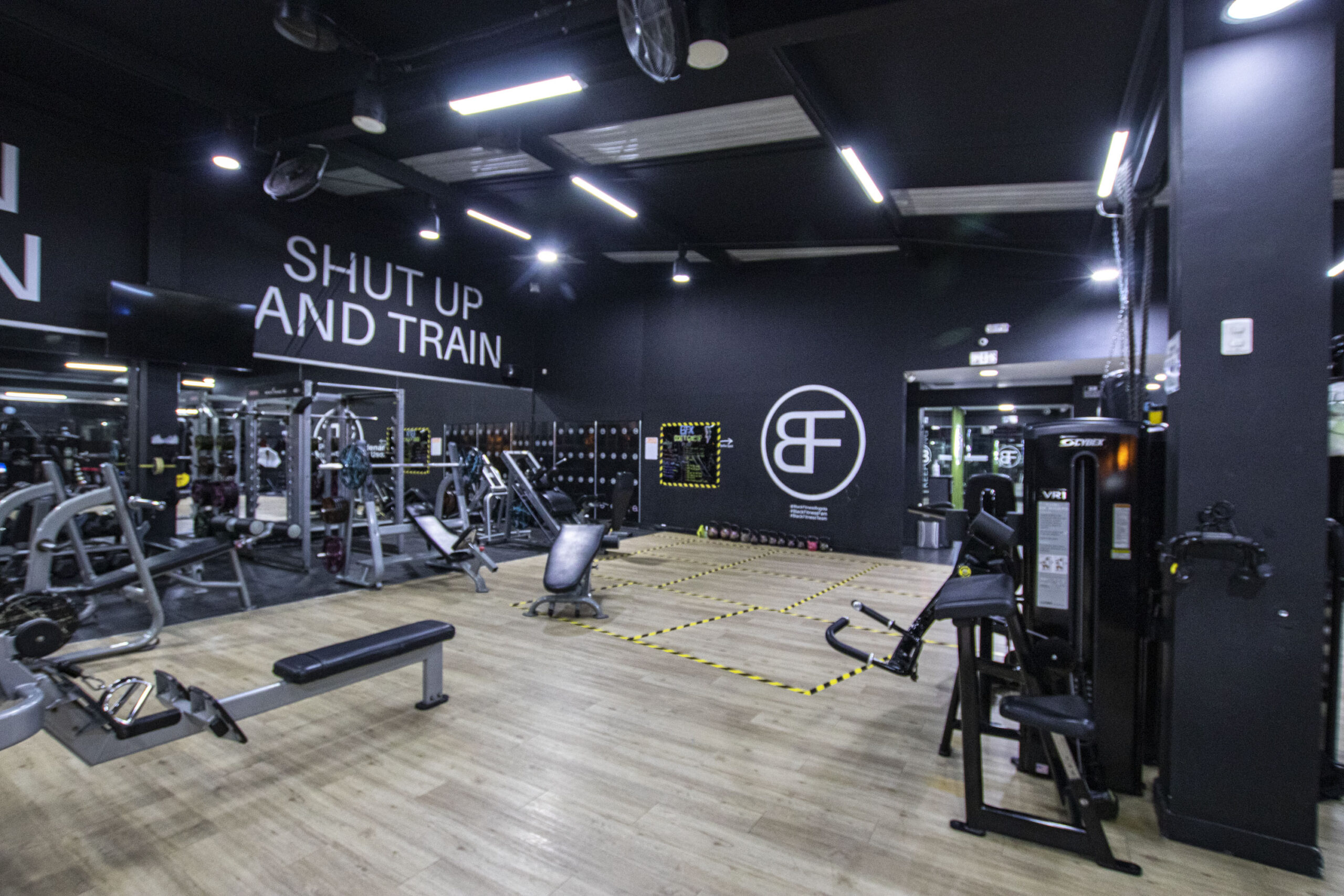 HAZ PARTE DE NUESTRA BLACK FITNESS FAM!